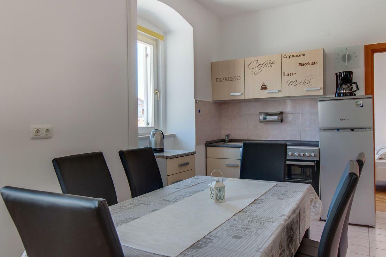 מאלי לוסיניי Apartments Bellus Mare מראה חיצוני תמונה